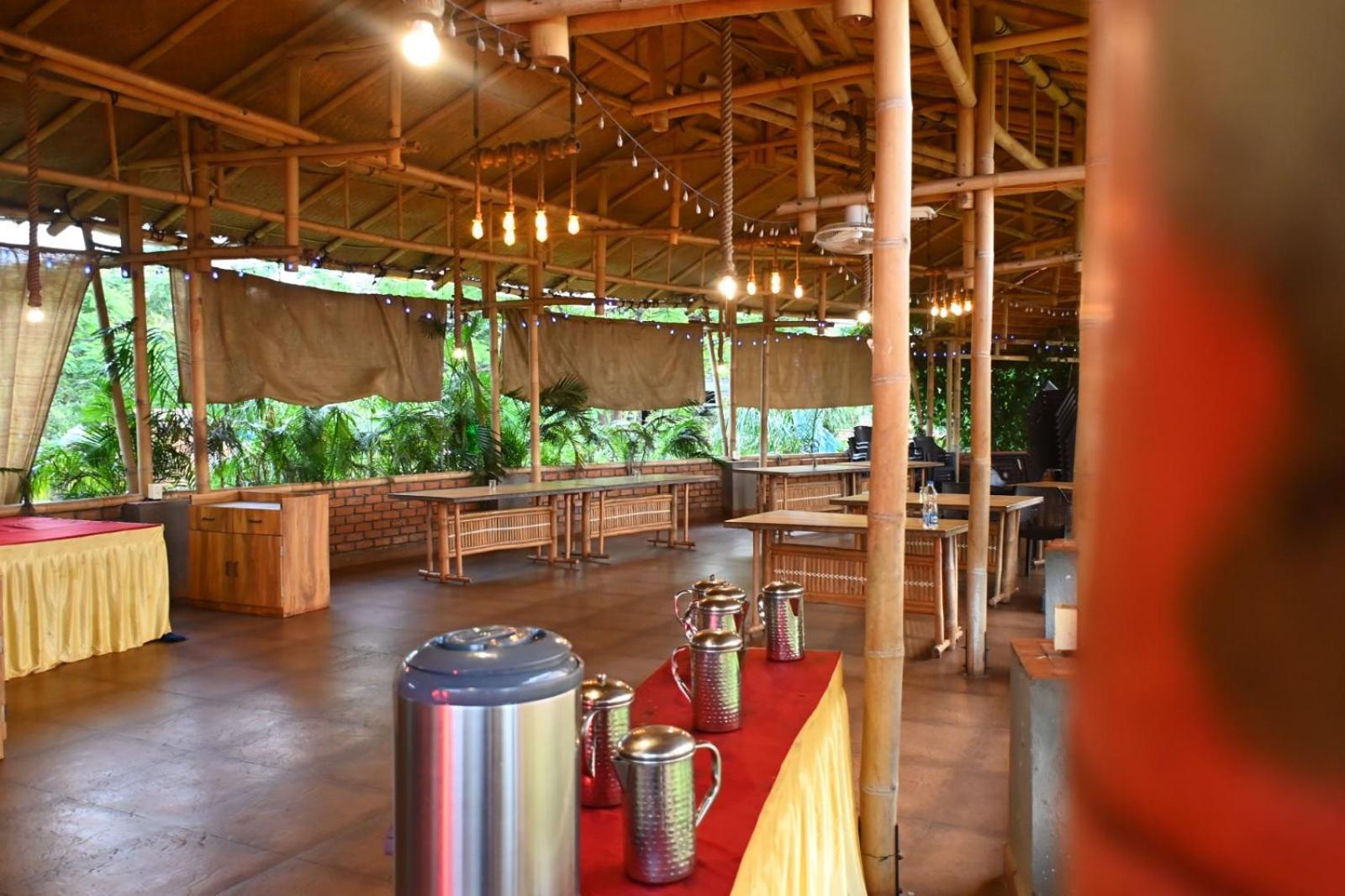 Bamboo And Bricks Resort Welhe Eksteriør bilde