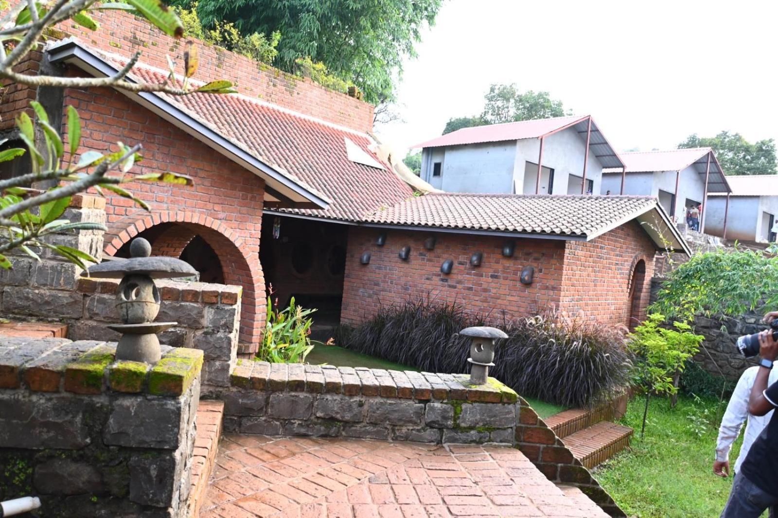 Bamboo And Bricks Resort Welhe Eksteriør bilde